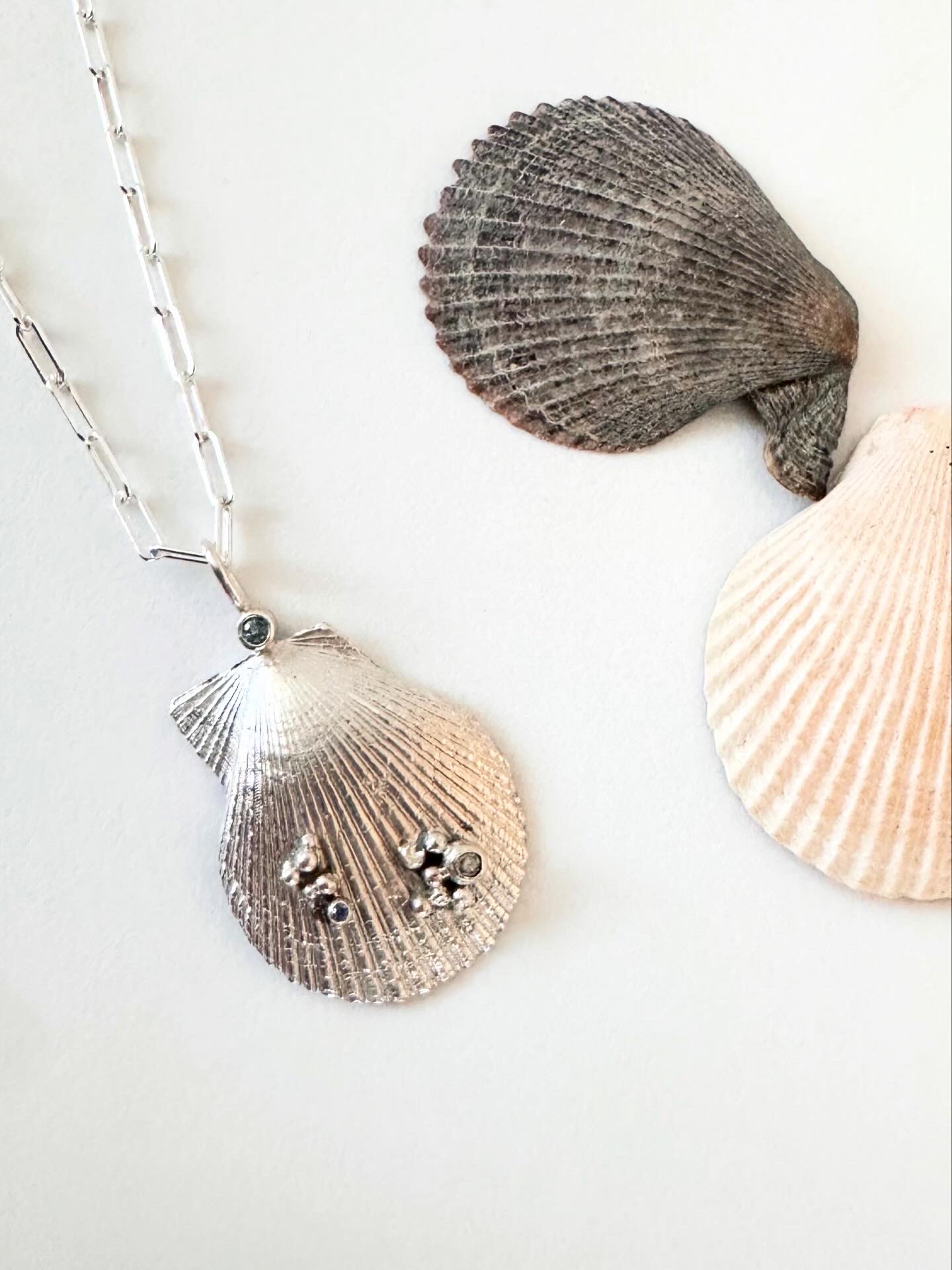 Scallop Shell Pendant with Diamond, Aquamarine and Tanzanite